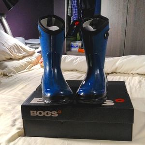 NIB Bogs youth size 6